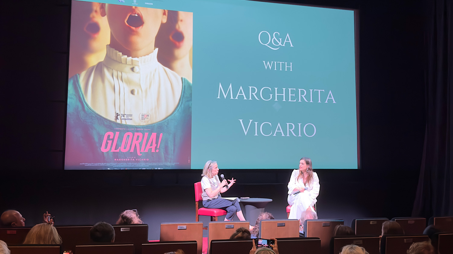 “Gloria!”: La Rivoluzione Musicale di Margherita Vicario Incanta il Pubblico Americano
